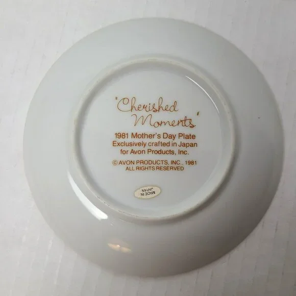 Vintage 80s Avon Mothers Day 5 inch Mini Collector Plates 1981, 1982, 1983 - Picture 4 of 11